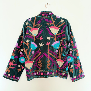 Chaqueta Acolchada para Mujer, Hecha a Mano en India, Estilo Sujani, Otoño-Invierno, Ecológica, 100% Algodón, con Bordado Floral y Botones - Product Image 3