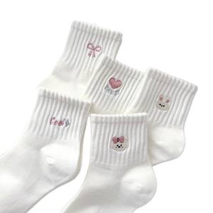 Kaos Kaki Wanita Putih Nyaman, Bahan Katun Rajut Bernapas, Panjang Betis, Motif Kartun, Anti-Bakteri untuk Musim Gugur - Product Image 6