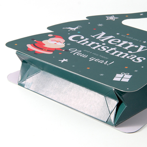 Sac cadeau de luxe personnalisé en papier blanc en forme de sapin de Noël avec poignée en ruban et impression sérigraphique pour emballage de cadeaux de fin d'année et promotion de marque - Product Image 2