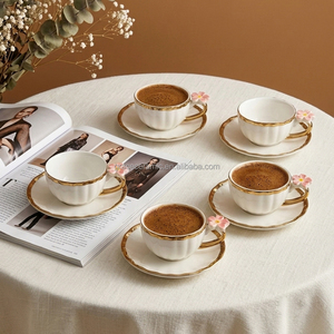 Service à thé et à café vintage britannique en céramique et porcelaine, 90 ml/180 ml, décor floral, bord doré en relief, avec soucoupes - Product Image 2