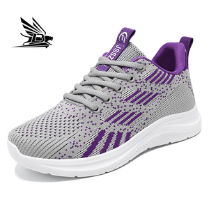 Baskets de mode décontractées respirantes légères à dessus tissé à la mouche <span class=keywords><strong>multicolore</strong></span> pour femmes - Product Image 1