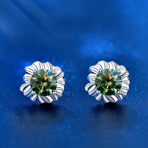 XEA014 Orecchini a Perno in Argento Sterling S925 con Moissanite, Design Moderno e Popolare a Forma di Girasole - Product Image 3