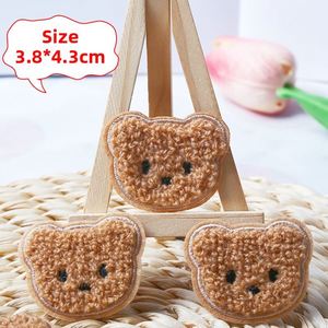Parche Bordado 3D Personalizado de Oso de Chenilla para Ropa, Insignia Termoadhesiva para Toallas, Lavable 50 Veces, Combinación de Colores Pantone, MOQ 38 unidades - Product Image 1