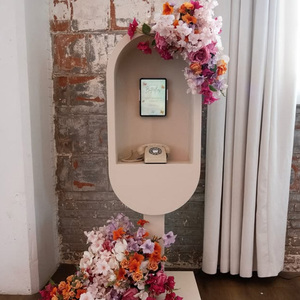 Cabine téléphonique personnalisée de Londres Décoration de mariage Nouveau Design Audio Support de livre d'or avec <span class=keywords><strong>fleurs</strong></span> <span class=keywords><strong>artificielles</strong></span> - Product Image 5