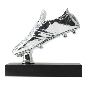 Trophée de football en résine sculptée, personnalisable, pour le prix du Meilleur Butteur, souvenir pour les fans, événements sportifs, cadeau d'affaires pour les attaquant - Product Image 5