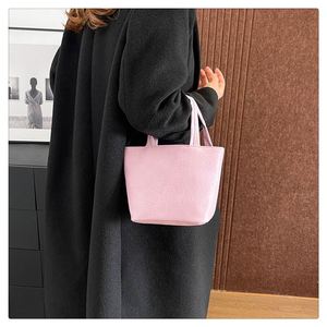 Sac à main pour femme avec logo personnalisé, sac en cuir PU d'hiver, couleur unie, sac décontracté, grande capacité, sac à main tendance pour femmes - Product Image 3