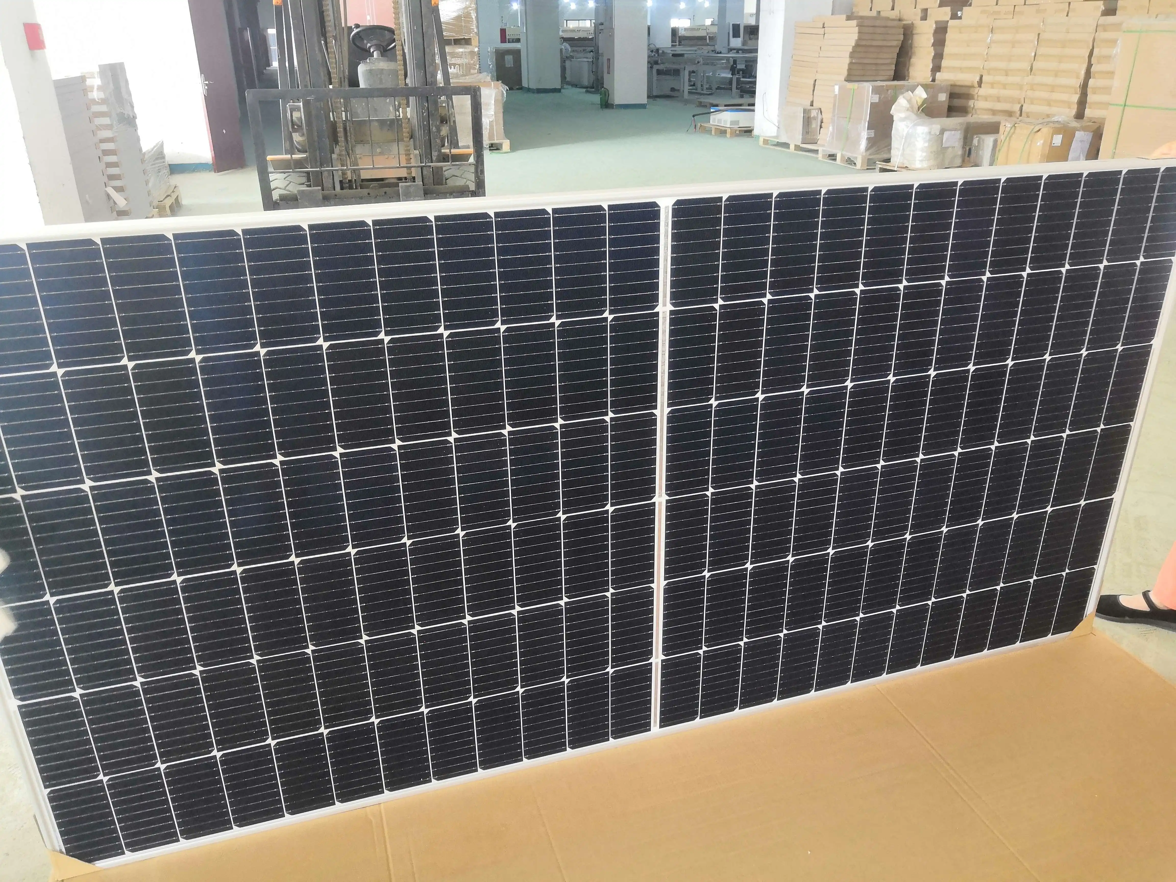 จัดส่งฟรี680วัตต์690วัตต์700วัตต์ Monocrystalline แผงเซลล์แสงอาทิตย์ Pv ที่มีการรับประกัน25ปี