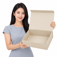 Boîte cadeau pour événements d'entreprise, surface lisse, pliable, gain de place, robuste, vierge, non imprimée