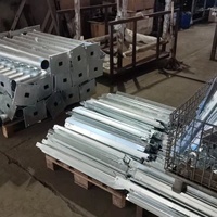 Fabrication de structures métalliques sur mesure en acier, assemblage de tuyaux carrés et ronds, soudés, peints et galvanisés