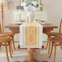 Longue nappe de chemin de table en coton et lin avec pompon simple et moderne