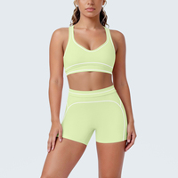 Conjunto de yoga de 2 piezas con ribetes en contraste, sujetador deportivo con cuello en V, pantalones cortos de ciclista de cintura alta con costura en forma de corazón y efecto levantacola, conjunto de entrenamiento, 11 colores