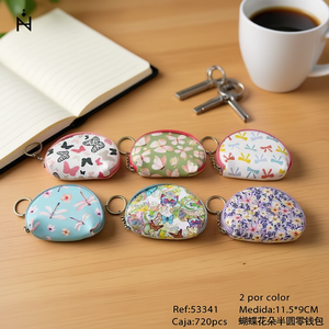 Monedero Semicircular con Diseño de Mariposa y Flor, 11.5x9cm, Accesorio para Llavero, PVC Suave, Diseño Lindo - Product Image 3