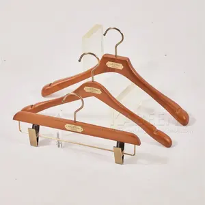 KABEEN-Percha para traje de hombre con logotipo de marca personalizado, percha de madera marrón, tipo gancho, tienda minorista