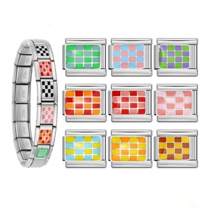 Abalorios Italianos Cuadrados de Acero Inoxidable Esmaltado de 9mm con Diseño de Cuadros Arcoíris para Módulos de Pulseras DIY y Fabricación de Joyas - Product Image 2
