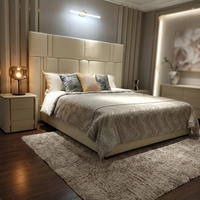 Ensemble de lit king size en velours capitonné de luxe moderne pour chambre de villa, mobilier design haut de gamme, cadre doré