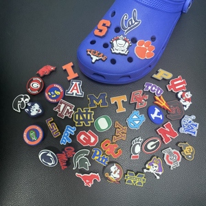 Nieuwe Nationale Collegiale Accessoires Voor Atletiekverenigingen En Verschillende Schoenenbedel Van Het <span class=keywords><strong>Ncaa</strong></span>-Team Voor Fans Voetbalcharmes - Product Image 1