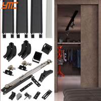 Système de porte coulissante encastrée YMC pour intérieur moderne, antirouille, durable, doté de multiples capacités, porte secrète en aluminium pour hôtels