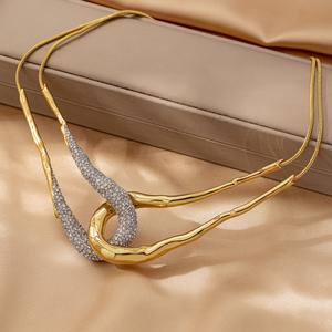 قلادة متشابكة فاخرة مطلية بالذهب مطعمة بالكريستال قلادة نسائية أنيقة من النحاس الأصفر متقاطعة مع خيوط قلادة قلادات للحفلات - Product Image 3