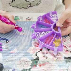 Kit de Herramientas para Pintura de Diamantes Acrílicos XIXI, Bandeja Multifuncional Colorida con Compartimentos, Herramientas de Almacenamiento para Lápices de Pintura de Diamantes - Product Image 1