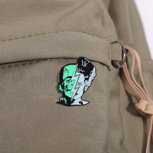 Épinglette en émail de personnage de film d'horreur d'Halloween, broche effrayante, badge de revers, bijoux, cadeau pour les amis, vente en gros - Product Image 3