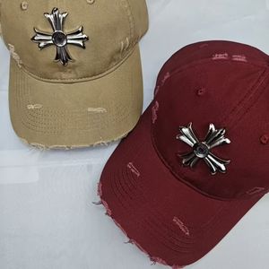 Cappellino da Baseball in PVC Stile Coreano Trendy con Grande Logo in Metallo, Versatile e Indispensabile per Uscire; Design Unisex Regolabile - Product Image 1