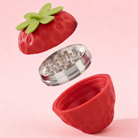 Moulins à herbes manuels en alliage de zinc, design fantaisie en forme de fraise, pour tabac et herbes sèches, vente en gros