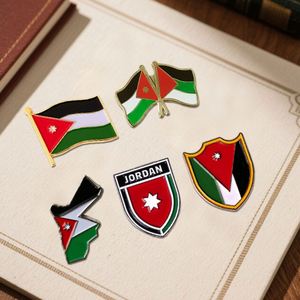 Insignias Personalizadas Profesionales de Aleación de Zinc Esmaltadas, Pines de Solapa Impresos con UV con Logotipo Grabado y Pines Magnéticos, Técnica de Fundición de Metal - Product Image 3