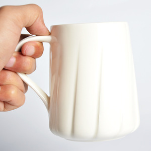 แก้วเซรามิกสีพื้นพร้อมหูจับ แก้วเดี่ยวสำหรับแจกเป็นของขวัญ - Product Image 1