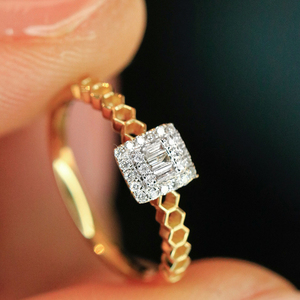 อาซูโอ 18K แหวนทองคำแท้ประดับเพชรธรรมชาติ 0.14 กะรัต ทรงกลม บริลเลียนท์คัท แหวนรังผึ้ง ของขวัญสำหรับงานหมั้นของผู้หญิง - Product Image 3