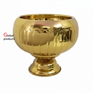 Bol de service de nourriture design en acier inoxydable en métal doré au look magnifique pour restaurant et bar d'hôtel - Product Image 1