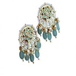 Magnifiques boucles d'oreilles pendantes en moissanite plaquées or de qualité supérieure pour femmes, collection pour soirées et occasions spéciales - Product Image 2
