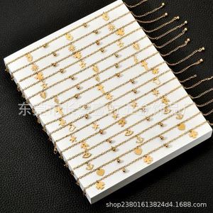 เครื่องประดับวันสแควร์ YF0026 เครื่องประดับมือ ยุโรป สหรัฐอเมริกา แฟชั่นข้ามพรมแดน สร้อยข้อมือสแตนเลสชุบทอง ดีไซน์ยูนิเซ็กส์ สไตล์โจ๊กเกอร์ - Product Image 1