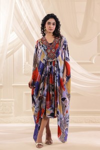 Achetez une robe kaftan à imprimé abstrait, ornée d'un col en V asymétrique, vêtement de créateur pour les vacances, tenue bohème tendance - Product Image 4