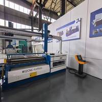 Machine de pliage de tôles d'acier à 4 rouleaux de précision W12 pour la production de tours éoliennes