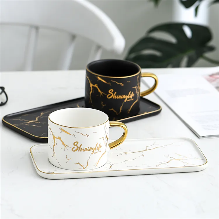 Utensílios de mesa de luxo alça de ouro xícara de café da manhã brunch de mármore jogo de jantar em cerâmica com borda de ouro