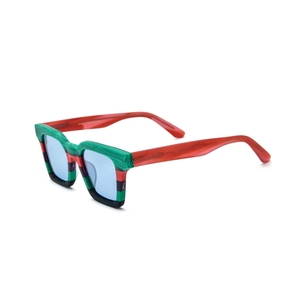 Lunettes de soleil rectangulaires à monture intégrale, verres miroir, monture rayée jaune et bleue, protection UV 100%, style unisexe adulte tendance - Product Image 3