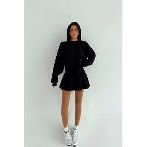 Ensemble de survêtement noir d'hiver coupe ajustée avec short et jupe, coupe-vent, respirant, personnalisable, avec logo, imprimé cuir, strass et effet délavé - Product Image 3