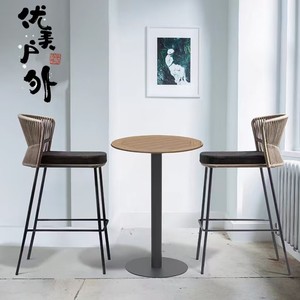 Ensemble de 2 tabourets de bar modernes en aluminium pour extérieur, chaises hautes avec dossier et coussins pour patio, jardin, balcon, piscine, salle à manger - Product Image 1