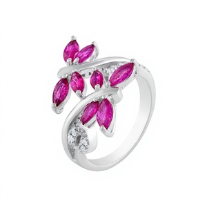แหวนทับทิมธรรมชาติและเพชรในตัวเรือนเงินแท้ 925 - Product Image 1