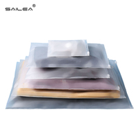 Sacs d'emballage personnalisés avec logo imprimé en PVC/PE pour vêtements, sacs à fermeture éclair en plastique pour t-shirts et vêtements