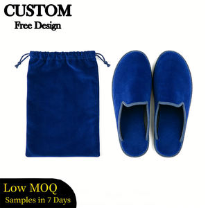 Pantofole <span class=keywords><strong>da</strong></span> <span class=keywords><strong>Uomo</strong></span> in Velluto Blu Navy con Logo Personalizzato, Borsa con Coulisse Abbinata e Opzione Logo Personalizzato per Uso Domestico - Product Image 1