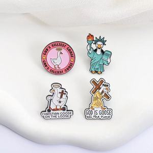Broche en alliage gravée personnalisée, motif Oie Mignonne de Dessin Animé, thème Amour, pour vêtements et sacs à dos, EVER RISE - Product Image 2