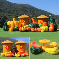 Grandes sculptures extérieures écologiques en résine artificielle sur le thème de la citrouille et des légumes pour les paysages de vergers et de jardins