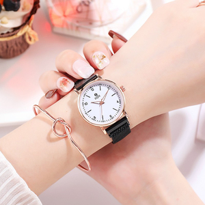 Reloj de cuarzo minimalista, elegante y con estilo, con cierre magnético, moderno y con temática de madera natural. - Product Image 3