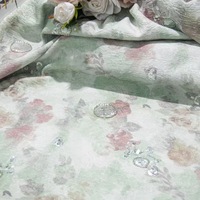 Tissu en dentelle tricotée en maille brodée de perles florales, en mousseline de soie fluide et légère, directement de l'usine