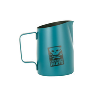 Tasse à latte en métal épaissi avec design de compétition barista de style européen - Tasse à mousse de lait WBC rose et blanc