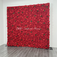 Nouveau panneau de fond mural en feuilles tropicales et roses artificielles en soie rouge foncé 3D enroulable pour événements de mariage