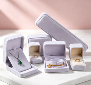 Coffret de boîtes en papier haut de gamme avec base rigide en tissu velours violet clair, design carré, fermeture magnétique, en pâte à papier gaufrée - Product Image 3