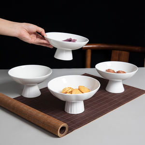 Assiette à dîner en porcelaine d'os blanc pur Style chinois rétro conception de pied haut cuisinière encerclée assiette en céramique pour rafraîchissements séchés - Product Image 4