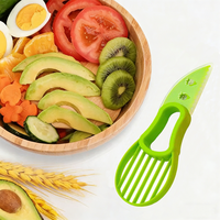3-In-1 Groene Plastic Avocado Snijder Snijder Met Handgreep Handgreep Handmatige Bediening Logo Pp Fruit & Groente Gereedschap